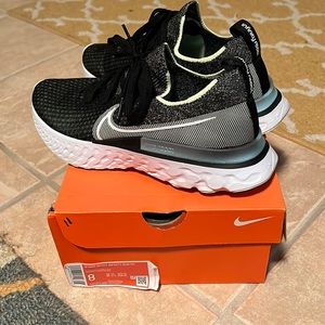 Size 8 W Nike React Infinity Run FK shoes